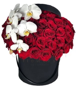 ορχιδεες με τριανταφυλλα συνθεση